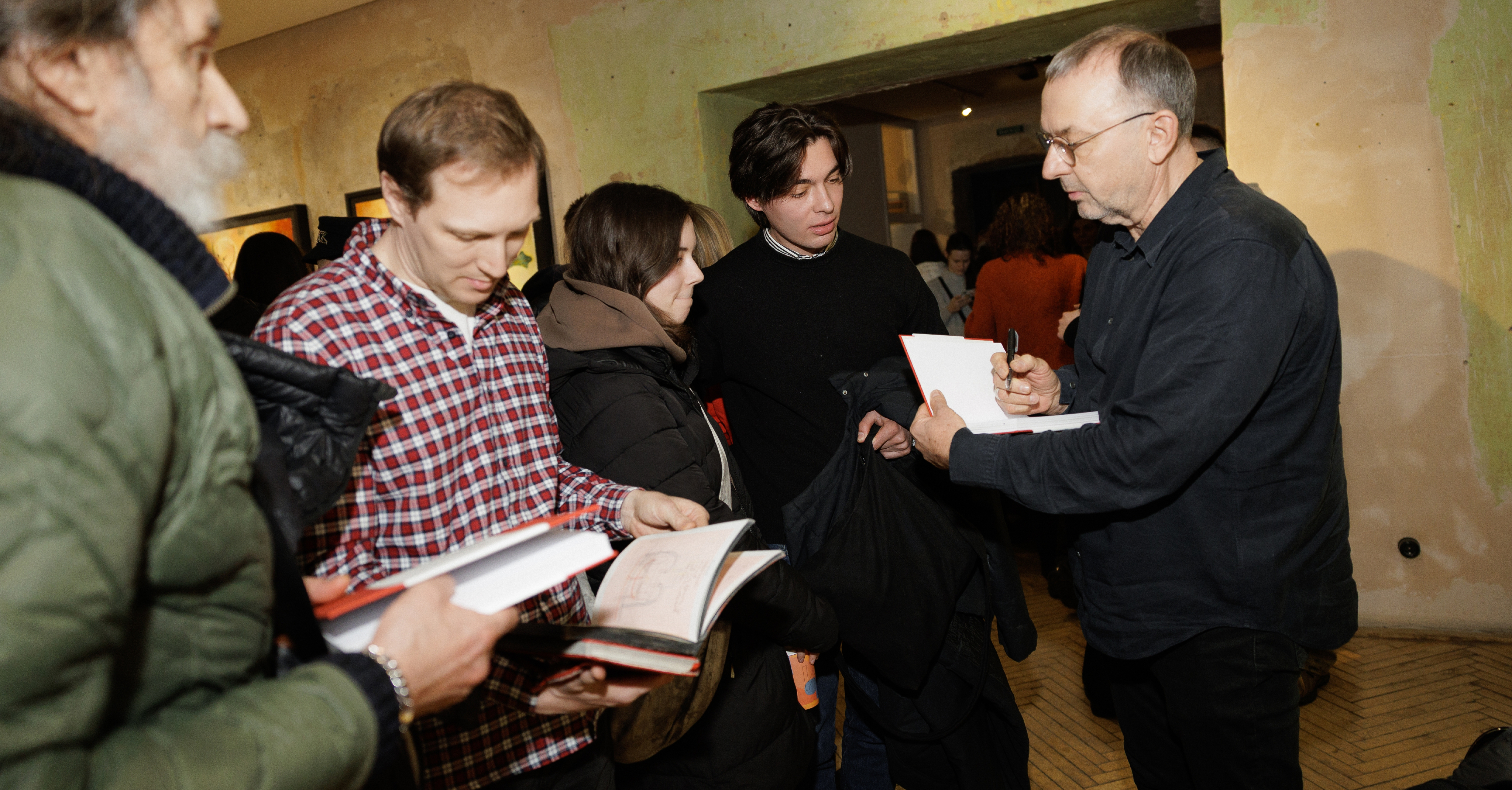 Презентація артбуку «Абракадабра» за участі Павла Макова в The Naked Room у Києві