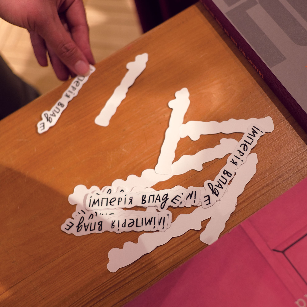 Стікерпак. Імперія впаде